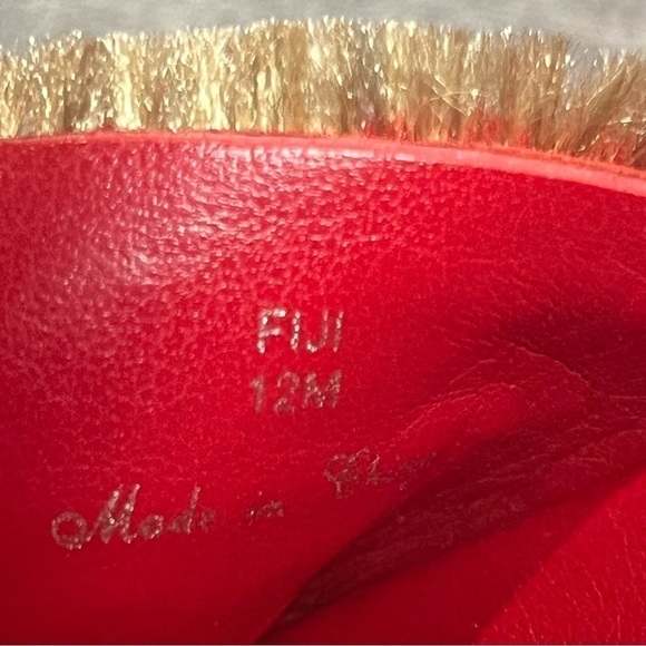 Donald Pliner wedge sandal. - Picture 5 of 10